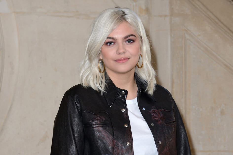 Le carr&eacute; mi-long polaire de Louane