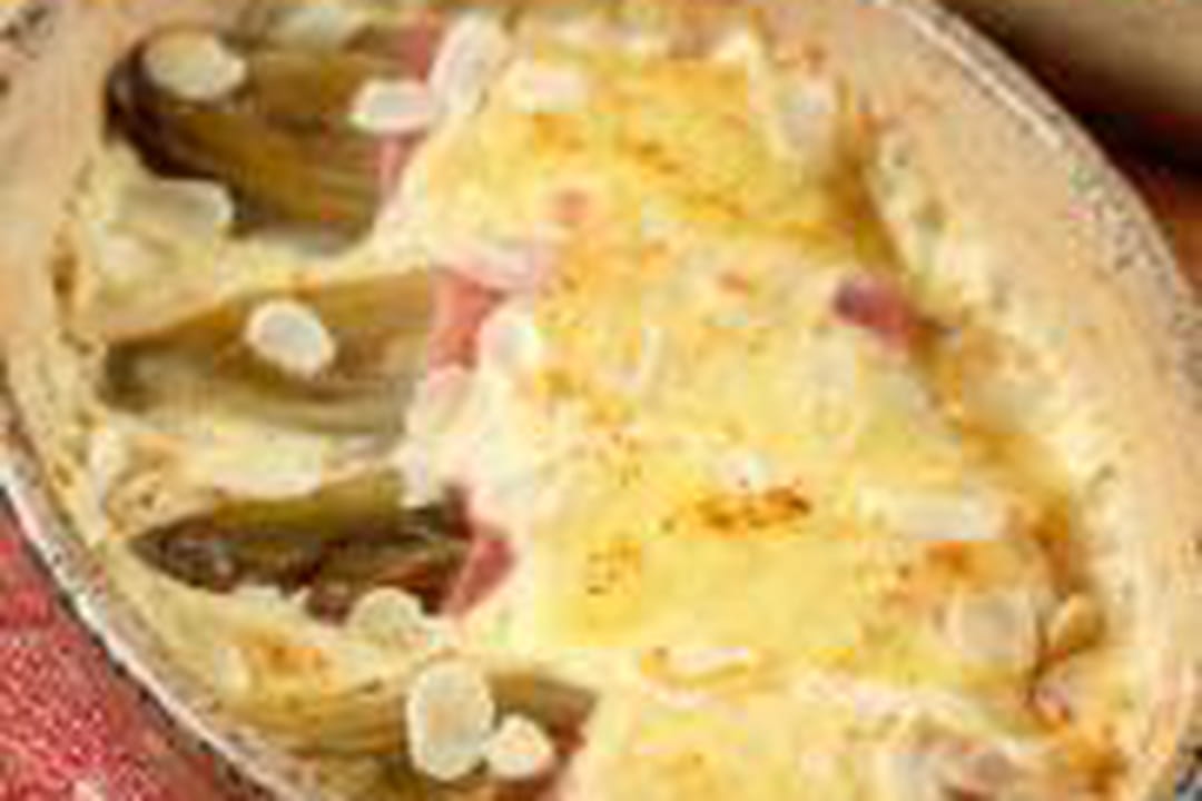 Gratin d'endives à l'Emmental de Savoie sauce amandes