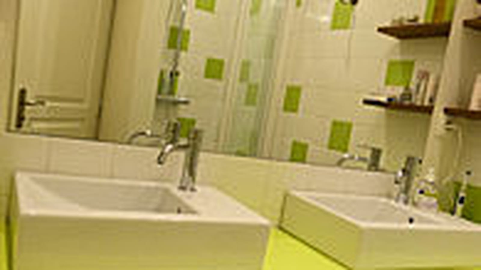 Salle de bains verte