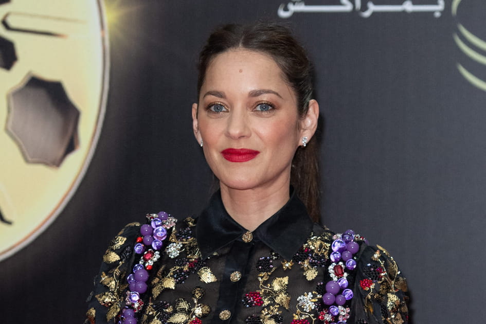 Marion Cotillard rayonne avec son rouge &agrave; l&egrave;vres