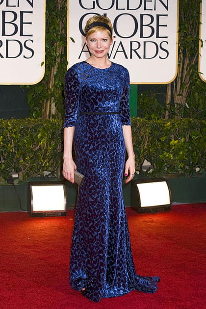Michelle Williams en robe bleue à motifs