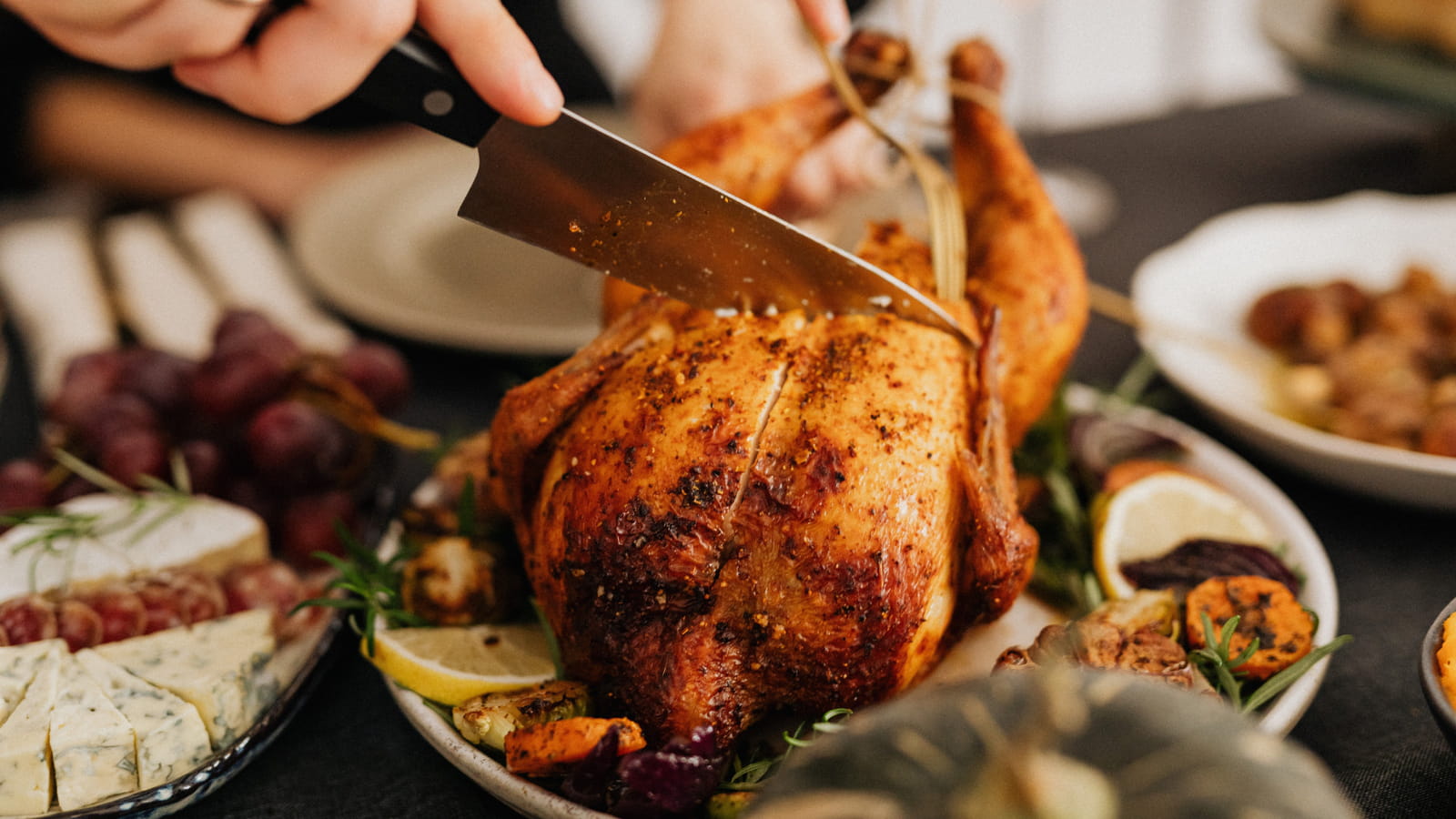 Effilocher un poulet avec un batteur