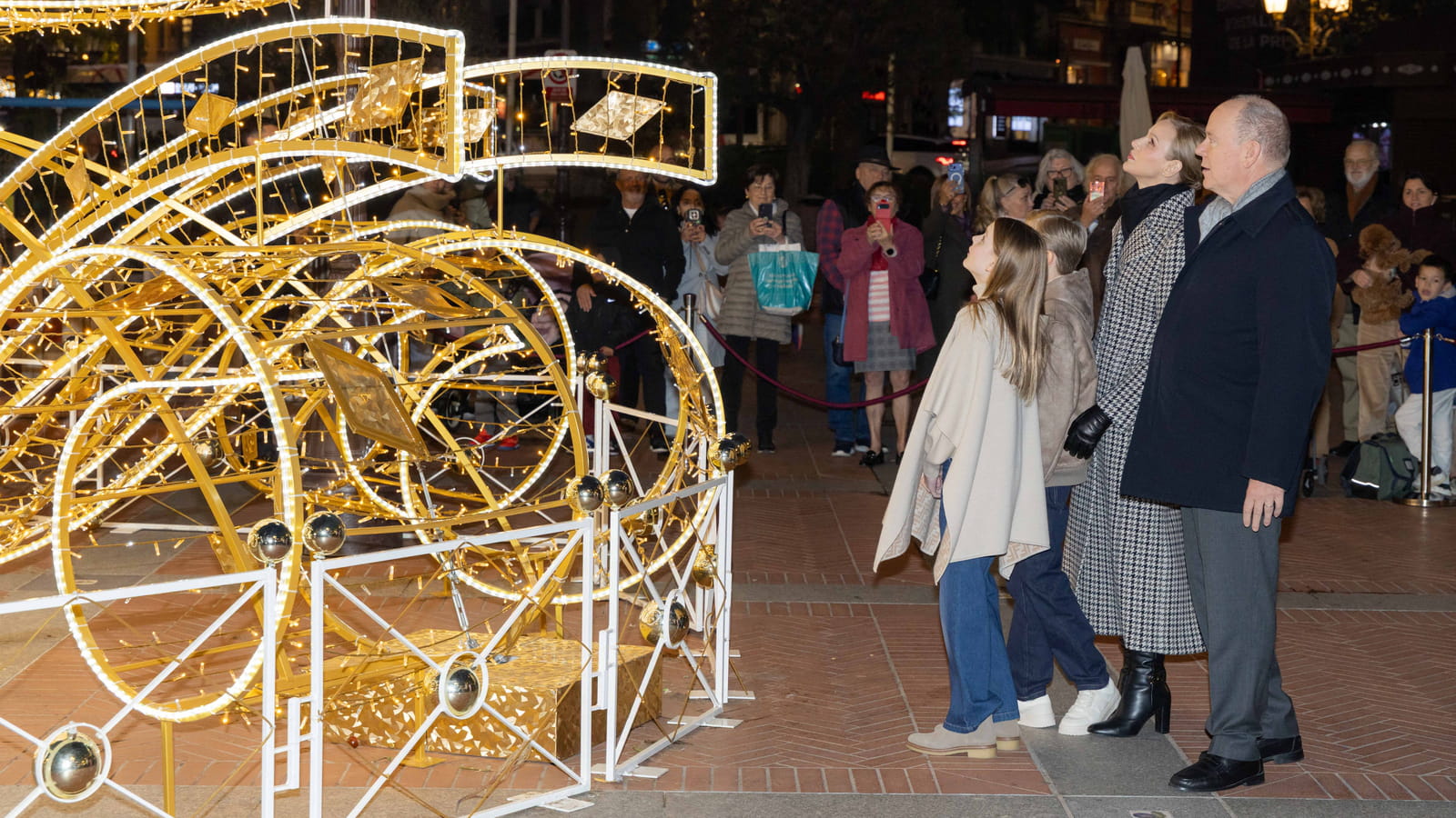 La famille lance les illuminations