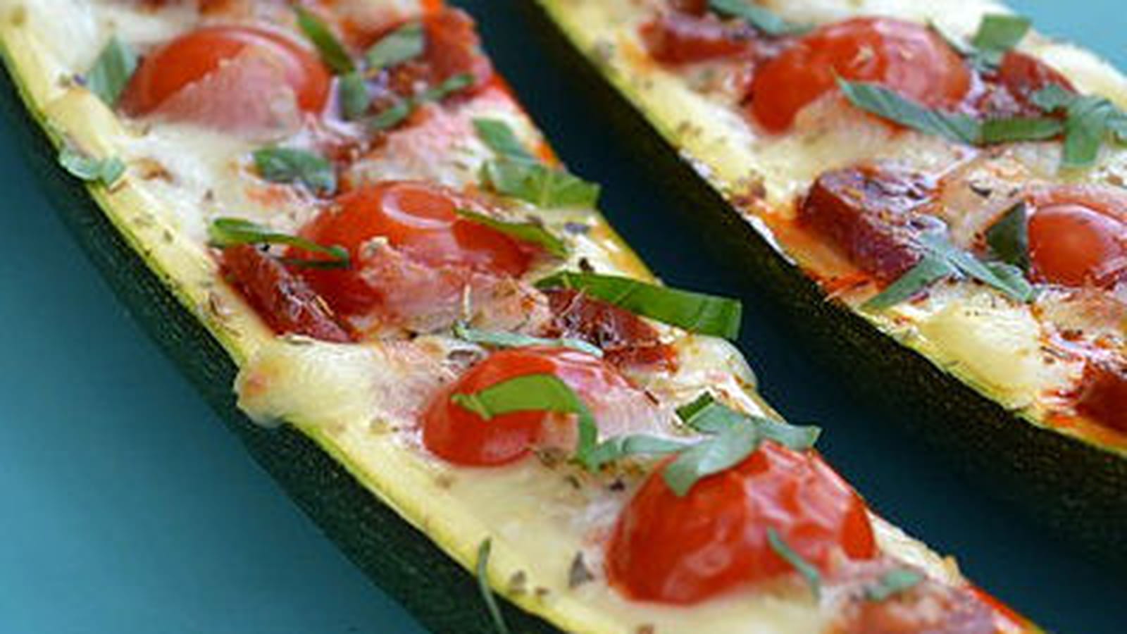 Courgettes gratinées au chorizo, tomate cerise et mozzarella