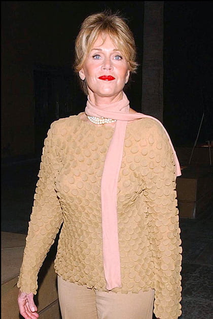 Jane Fonda en ensemble crème