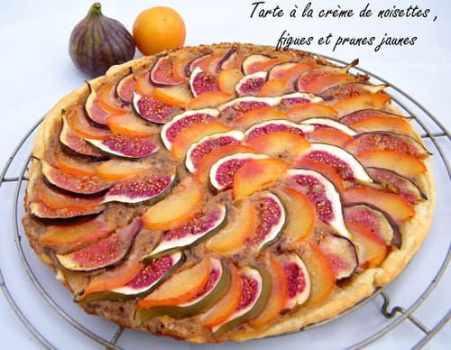 Tarte à la crème de noisettes, figues & prunes