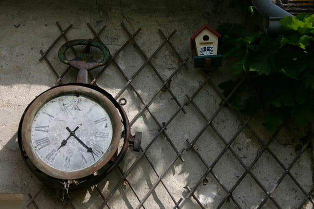 Vieille pendule au charme d'antan