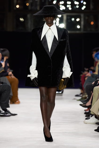 Look 34&nbsp;du d&eacute;fil&eacute; Balmain