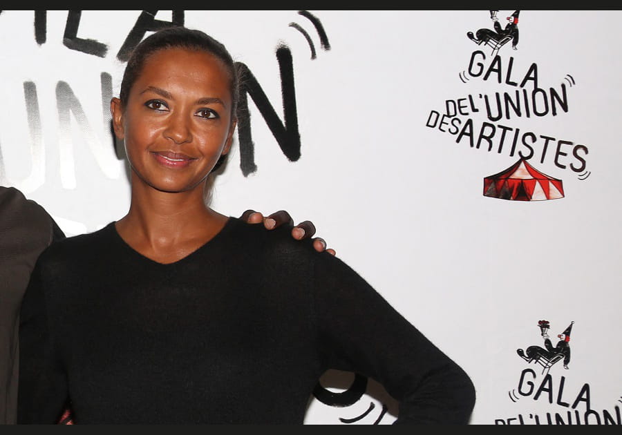 Le chignon tir&eacute; de Karine Le Marchand