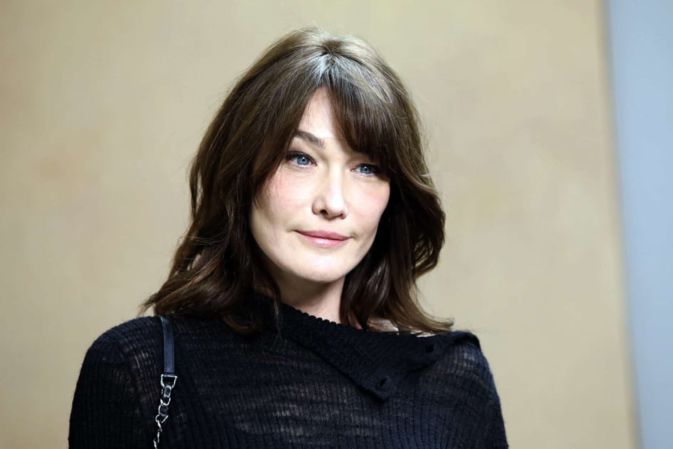 Carla Bruni, &eacute;nigmatique avec sa coloration brun fonc&eacute;