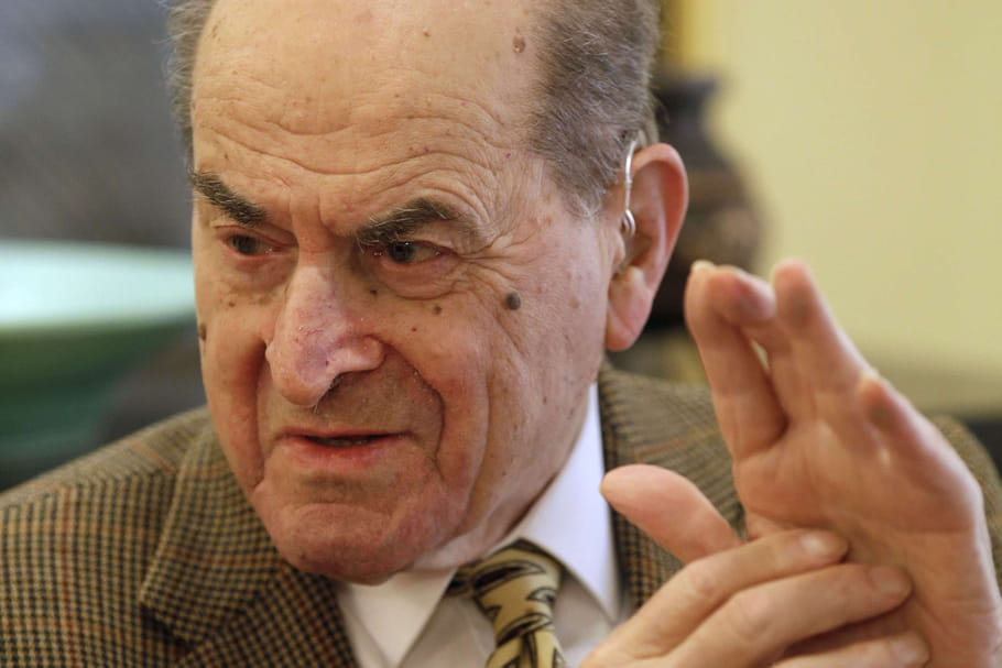 Décès du docteur Heimlich : connaissez-vous ce geste qui sauve ?