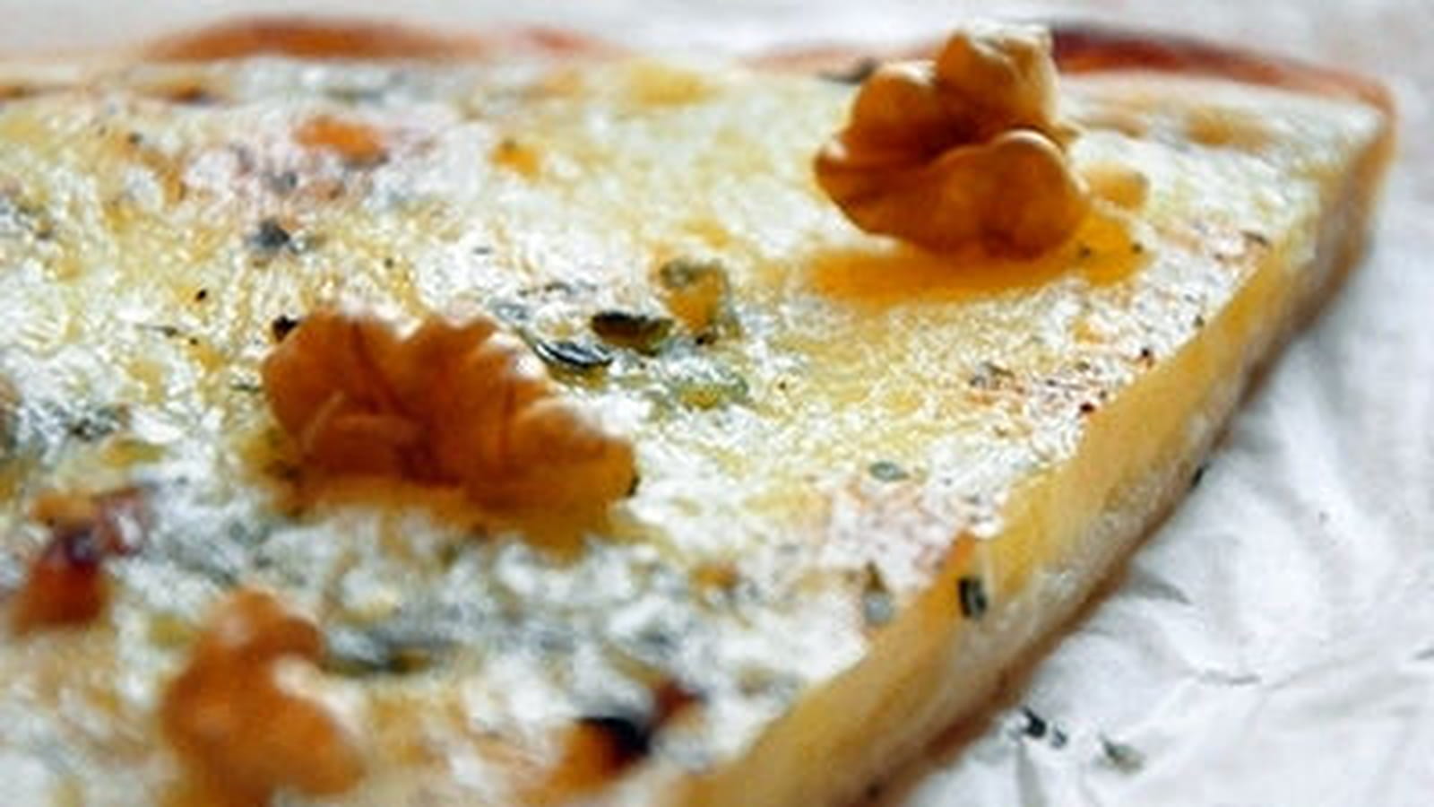  Pizza bleu, cantal, Tomme et noix