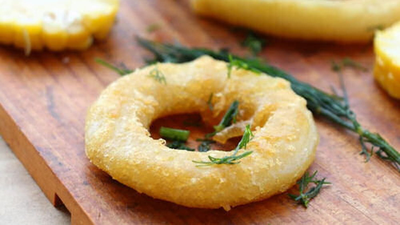 Calamars à la romaine, sauce aneth