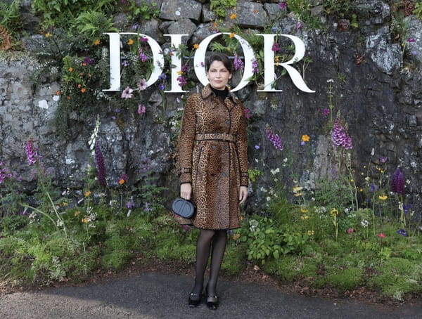 Laetitia-Casta-défilé-croisiere-Dior-mob-wife-beauté