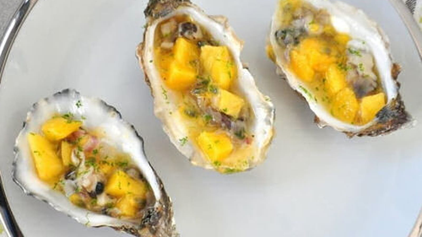 Tartare d’huîtres, mangue et passion