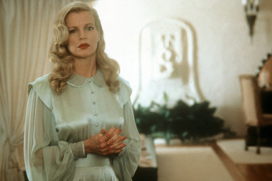 Les ondulations glamour de Kim Basinger