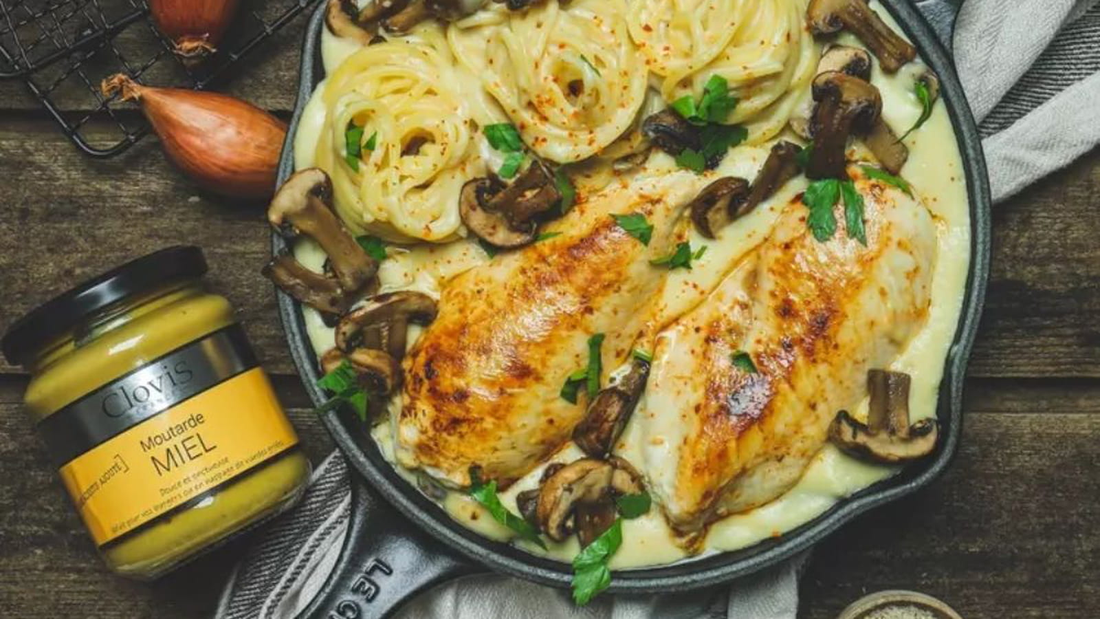 Escalopes de poulet à la suédoise, spaghetti et champignons