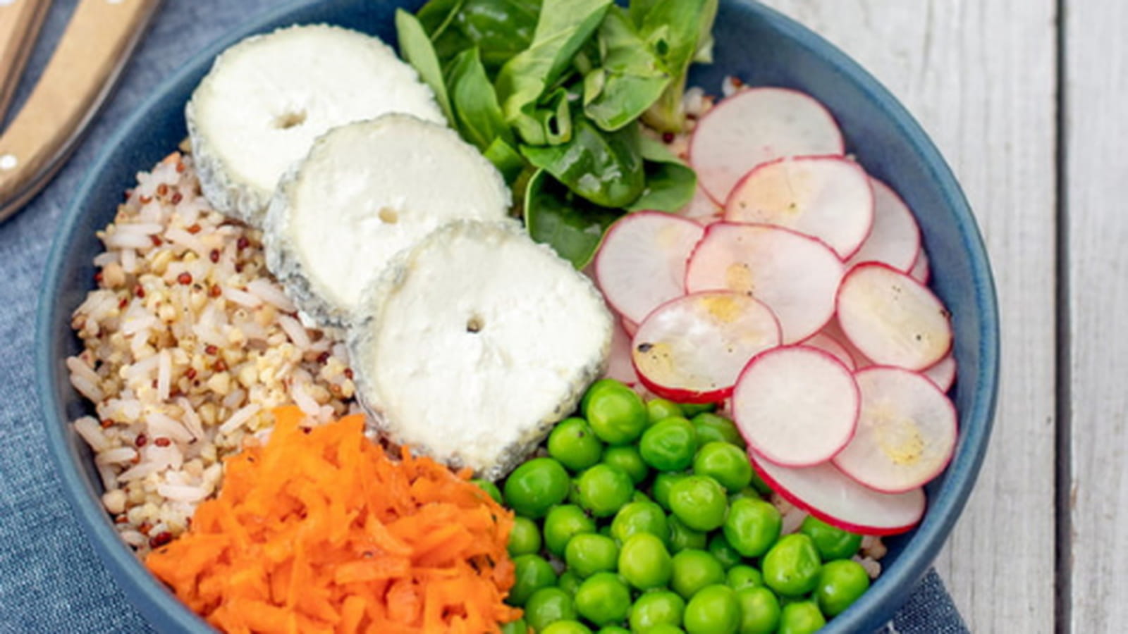 Poke bowl fraîcheur au Sainte-Maure-De-Touraine AOP