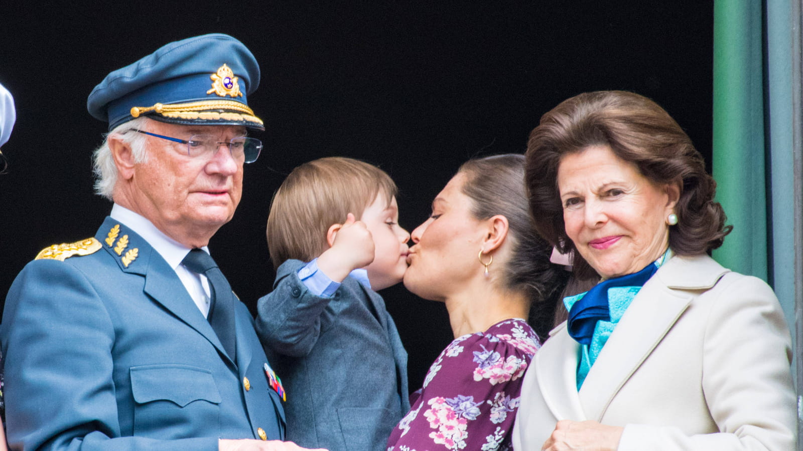 Roi Charles XVI Gustave de Suède, prince Oscar, princesse Victoria de Suède et la reine Silvia de Suède