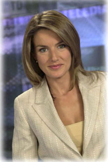 Letizia d'Espagne en tailleur beige &agrave; coutures apparentes