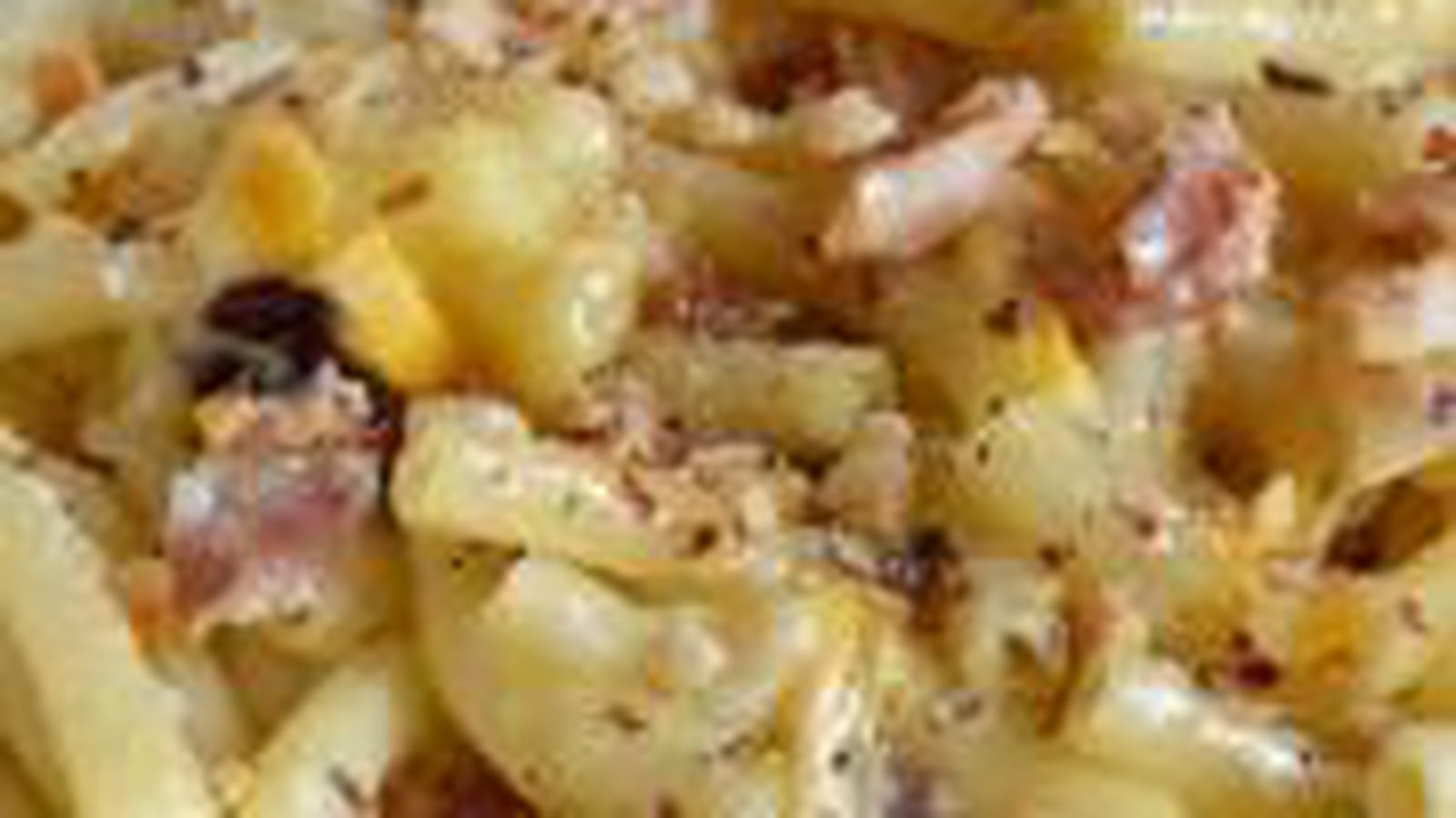 Macaroni au lard, Reblochon et noisettes grillées