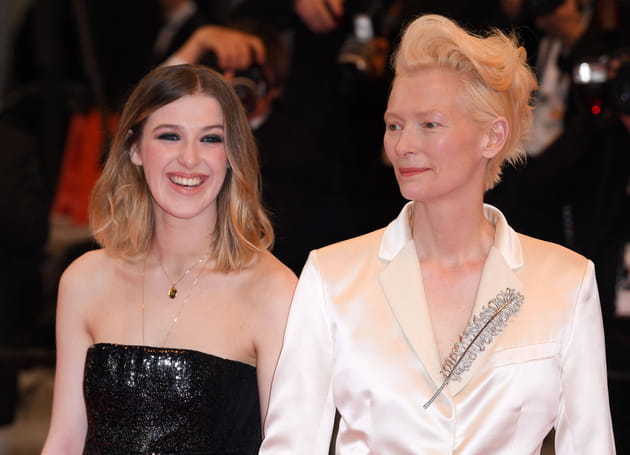 Tilda Swinton et sa fille Honor Swinton Byrne, &agrave; deux pour monter les marches