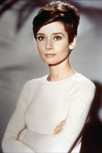 Audrey Hepburn en pull blanc