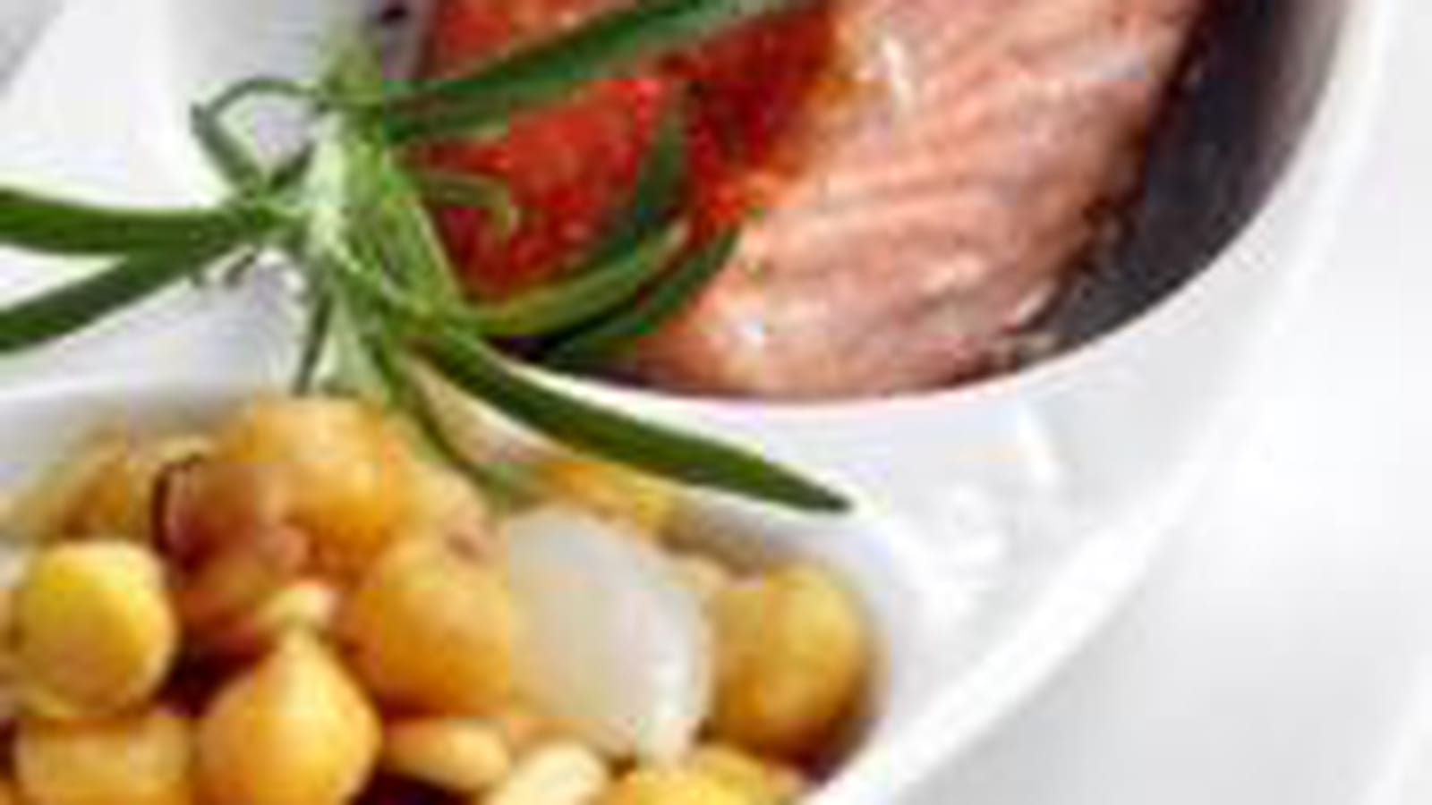 Saumon aux pois chiches et pignons