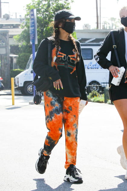 FLOP&nbsp;: Vanessa Hudgens en pantalon tie and dye