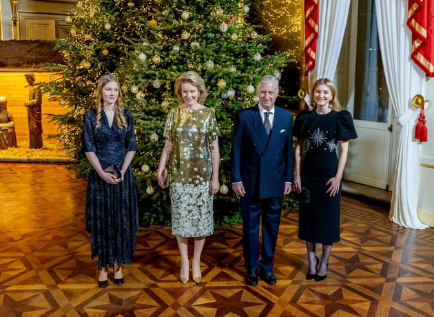 Philippe de Belgique et son clan devant le sapin du palais royal de Bruxelles