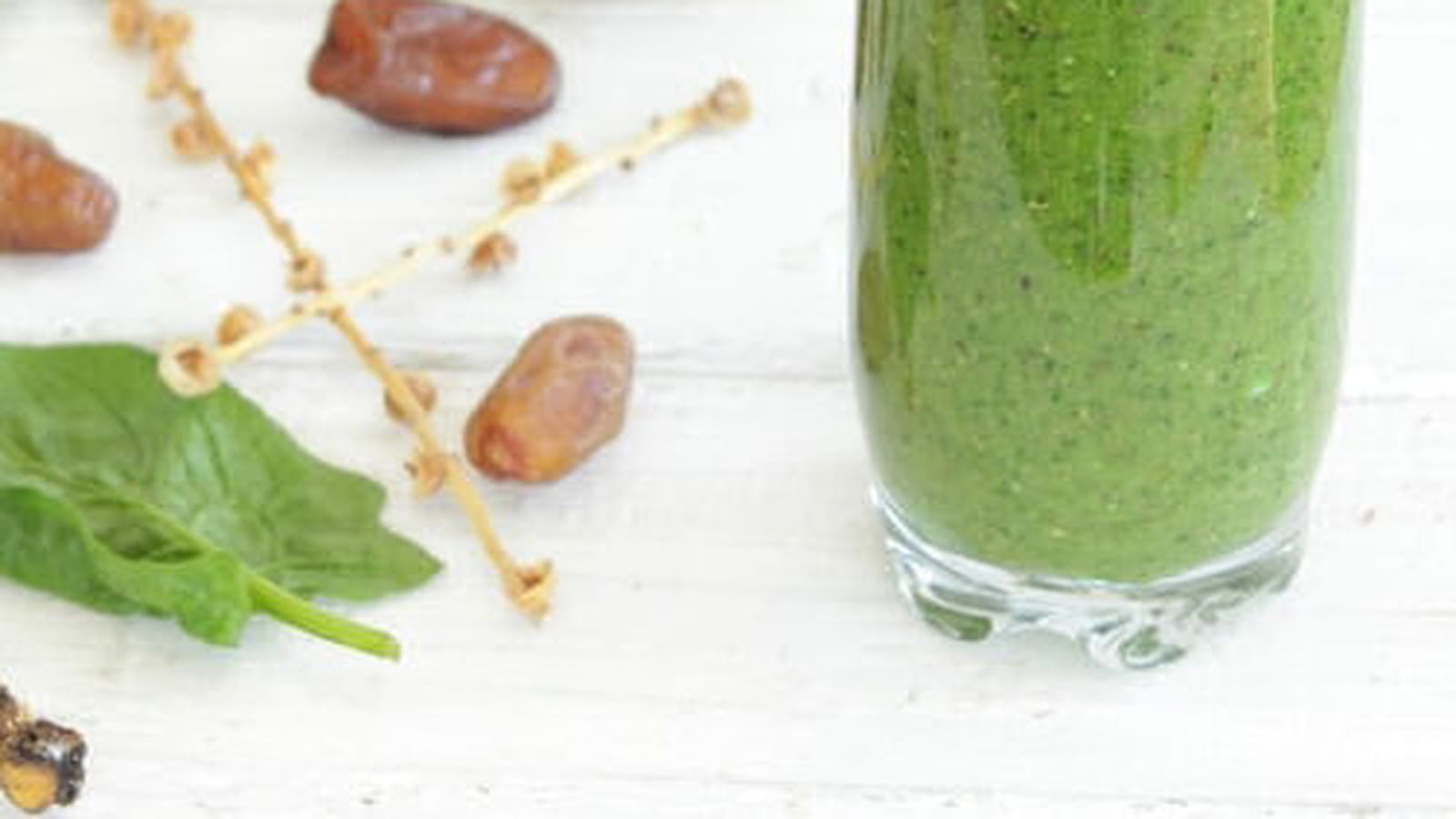 Green smoothie au kiwi, épinards et banane