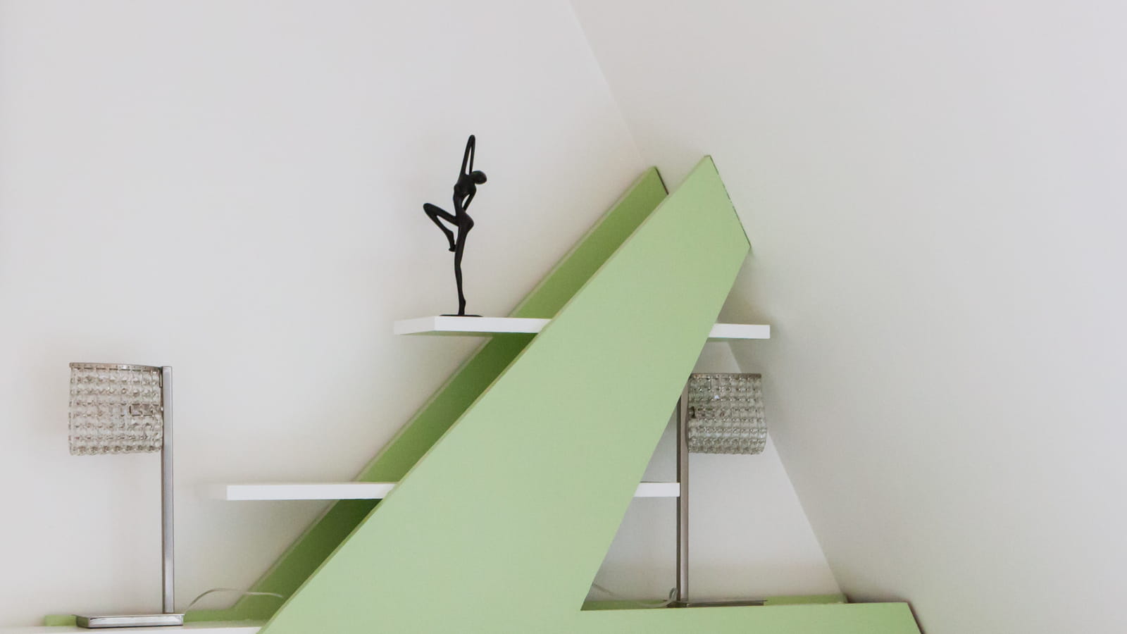 Chambre avec détail vert pomme
