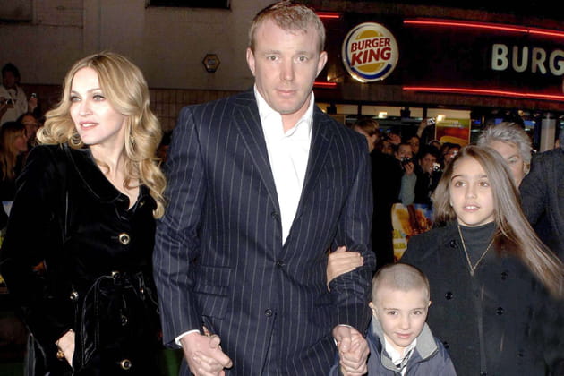Madonna et Guy Ritchie avec Lourdes et Rocco en 2006