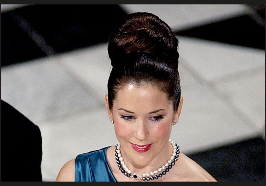 Mary de Danemark, unique avec son chignon XXL