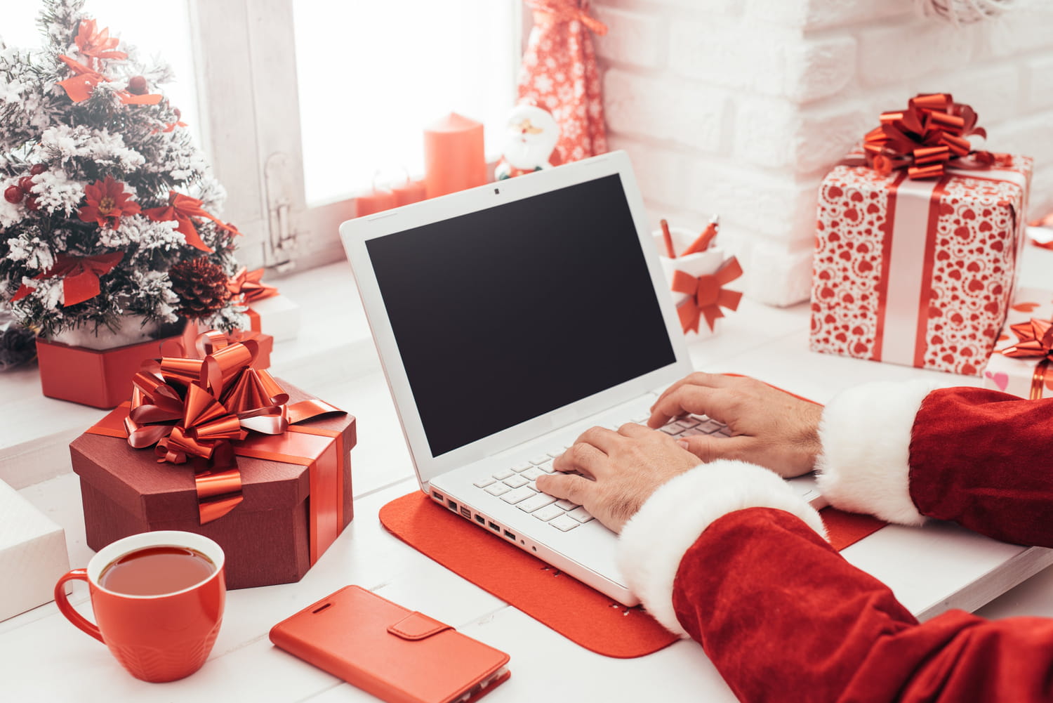 Cadeau de Noël : les Français privilégient Amazon
