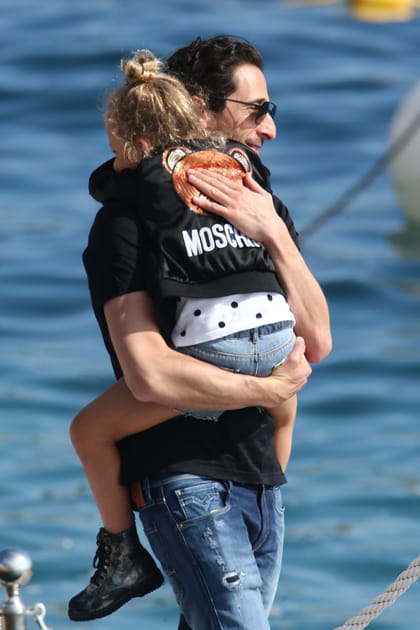 Adrien Brody, baby-sitter de choc et de charme de la fille de Natasha Poly