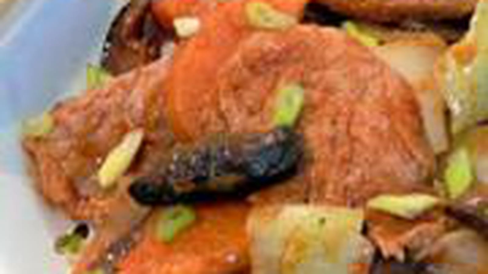 Porc au curry rouge, chou, cèpes, patate douce