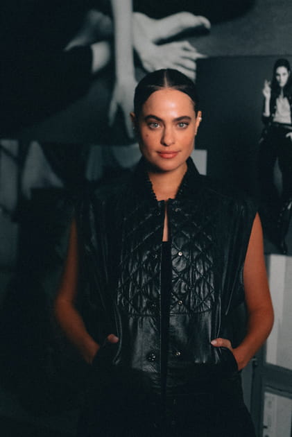 Dar Zuzovsky en veste en cuir matelass&eacute; au d&eacute;fil&eacute; Chanel printemps-&eacute;t&eacute; 2023