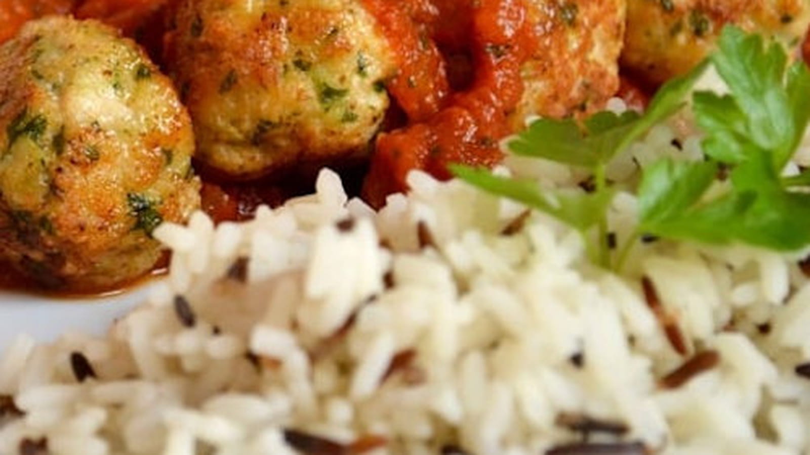 Boulettes de poulet, sauce au massalé pimenté de l'île Maurice