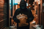 Ce carton jeté à la poubelle suffit aux voleurs pour tout savoir sur vous