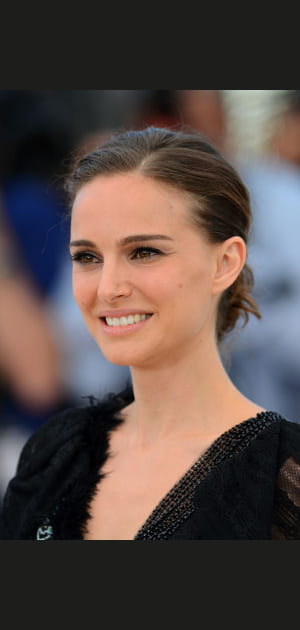 Le chignon ondul&eacute; de Natalie Portman