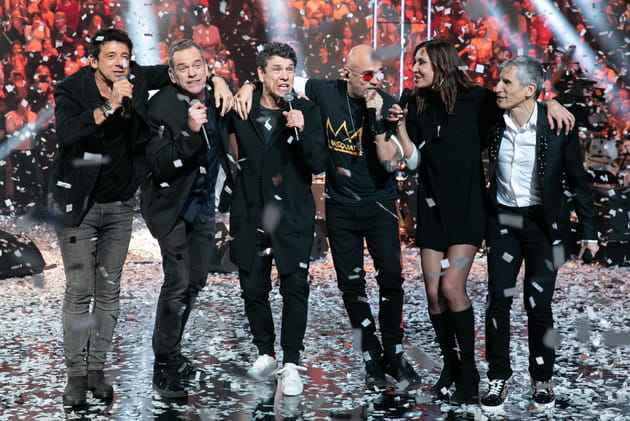 Garou, Zazie, Patrick Bruel, Pascal Obispo, Marc Lavoine et Nagui chantent pour le t&eacute;l&eacute;thon.