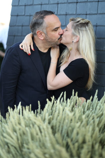François-Xavier Demaison embrasse Anaïs Demaison à pleine bouche !