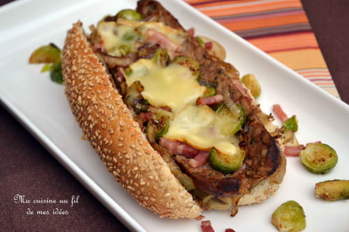 Hot-dog aux choux de Bruxelles, lardons et fromage de Herve