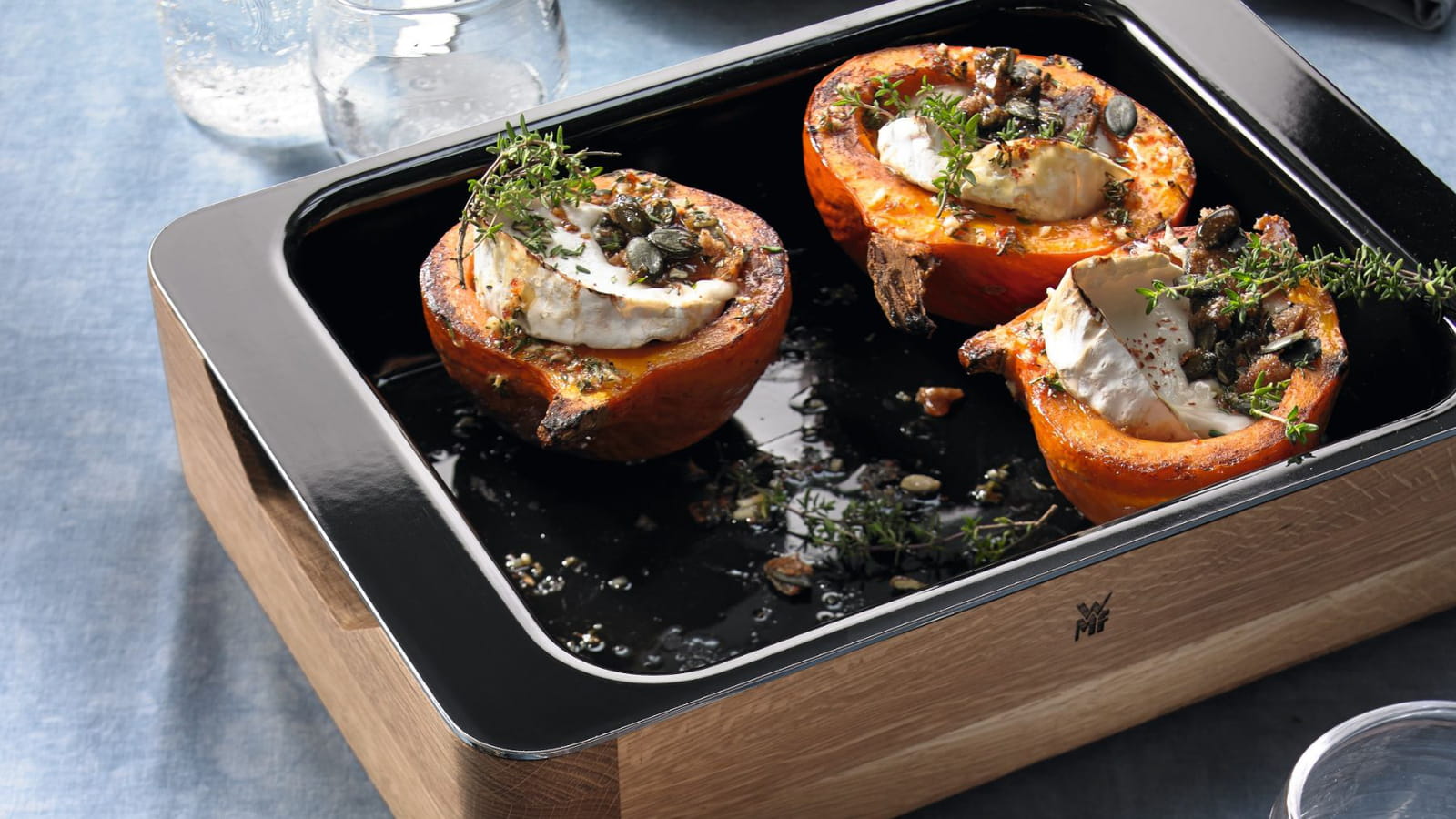 Le plat à four Fusiontec + Support bois de WMF