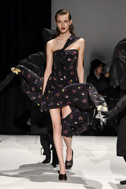 D&eacute;fil&eacute; Chalayan