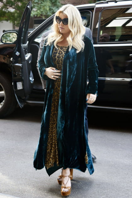 Jessica Simpson en robe longue l&eacute;opard
