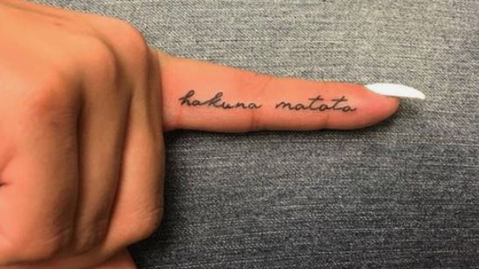 Hakuna Matata sur le doigt