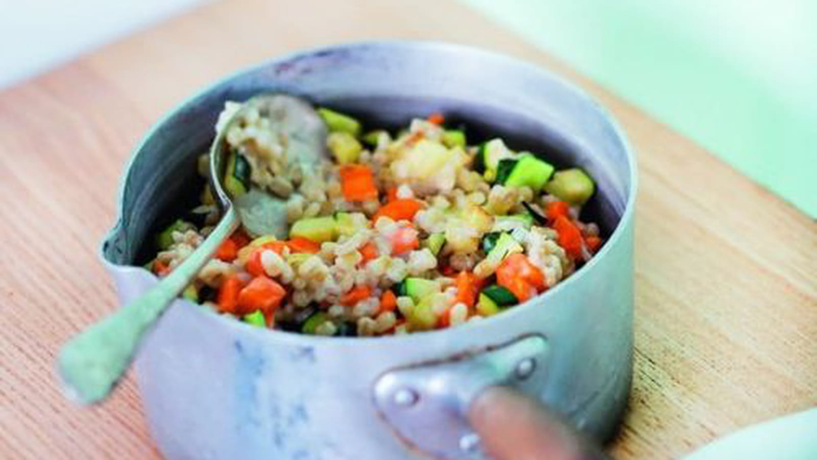 Risotto d’orge mondé aux petits légumes