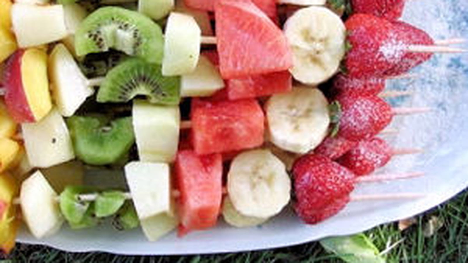 Brochettes de fruits frais